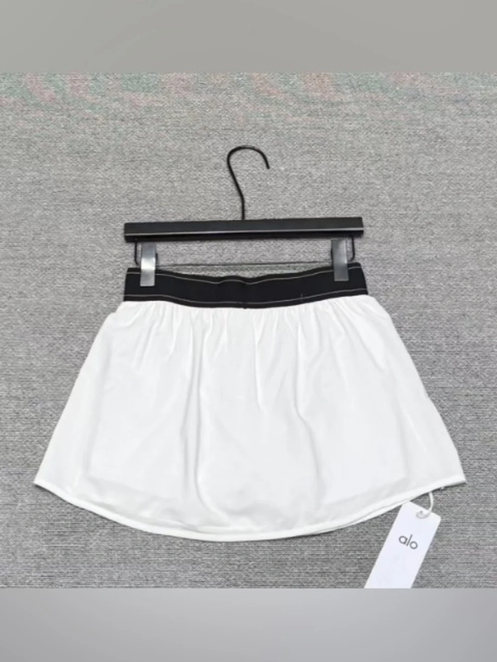 ALO Yoga White Circle Skirt with Black Waistband